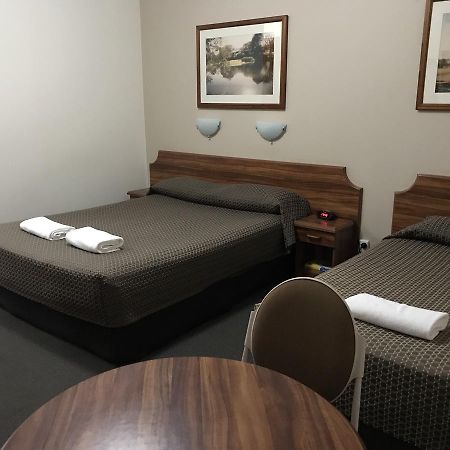 The Kidman Wayside Inn Griffith Εξωτερικό φωτογραφία