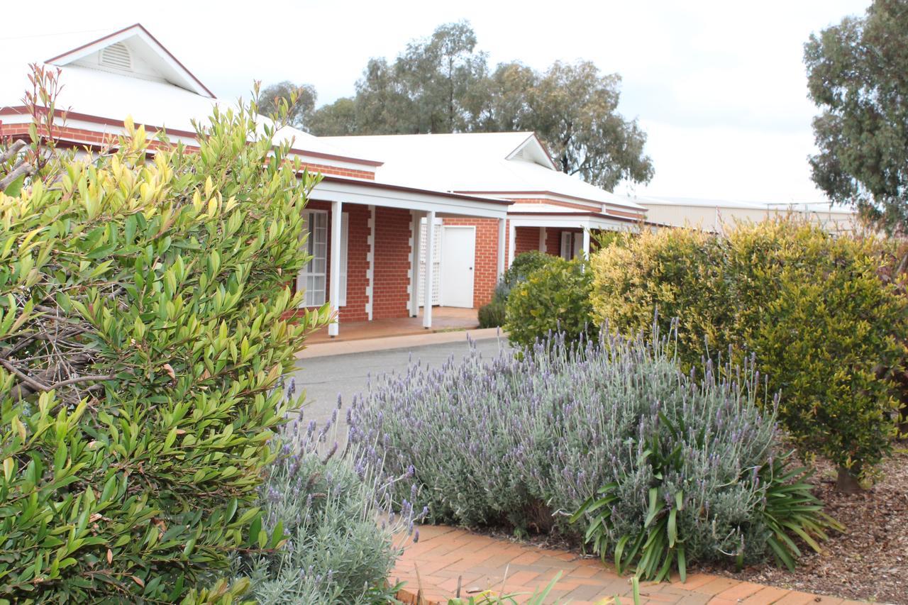 The Kidman Wayside Inn Griffith Εξωτερικό φωτογραφία