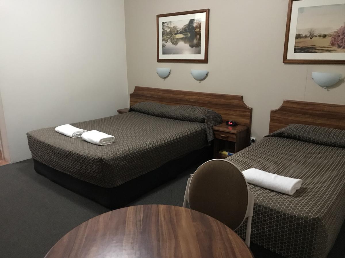 The Kidman Wayside Inn Griffith Εξωτερικό φωτογραφία